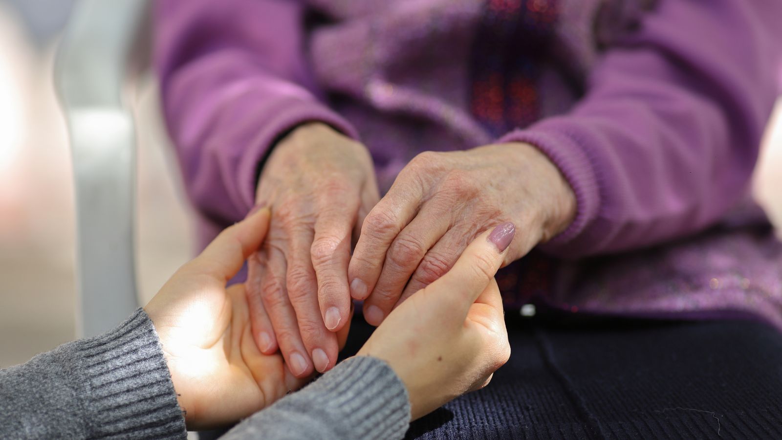 “El Sistema de Salud aún no contempla a los cuidadores como soporte fundamental para las personas dependientes”